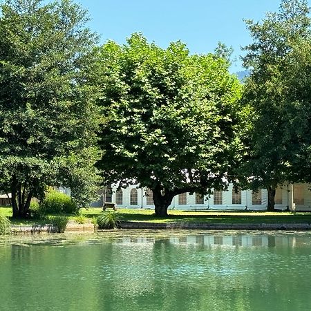 Les Lodges Du Lac Saint-Alban-de-Montbel Exterior foto