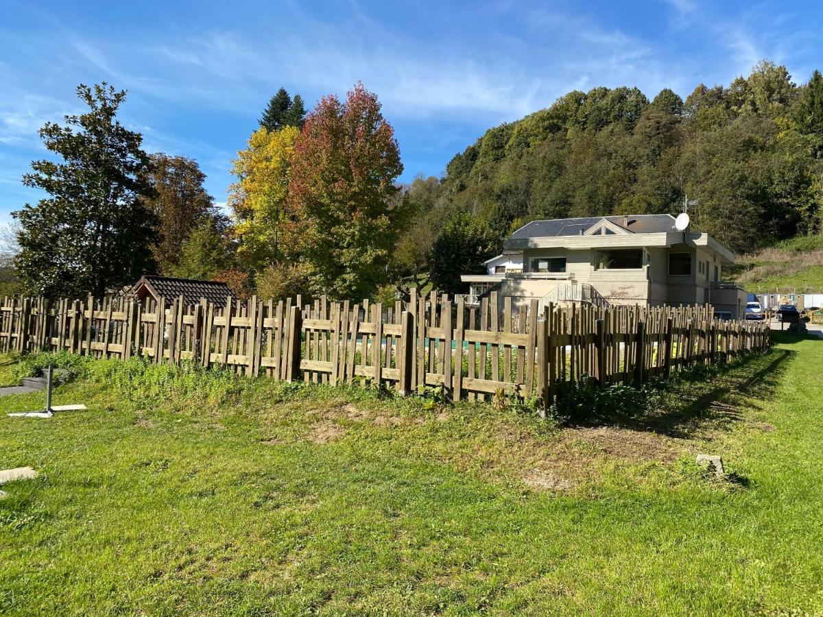 Les Lodges Du Lac Saint-Alban-de-Montbel Exterior foto