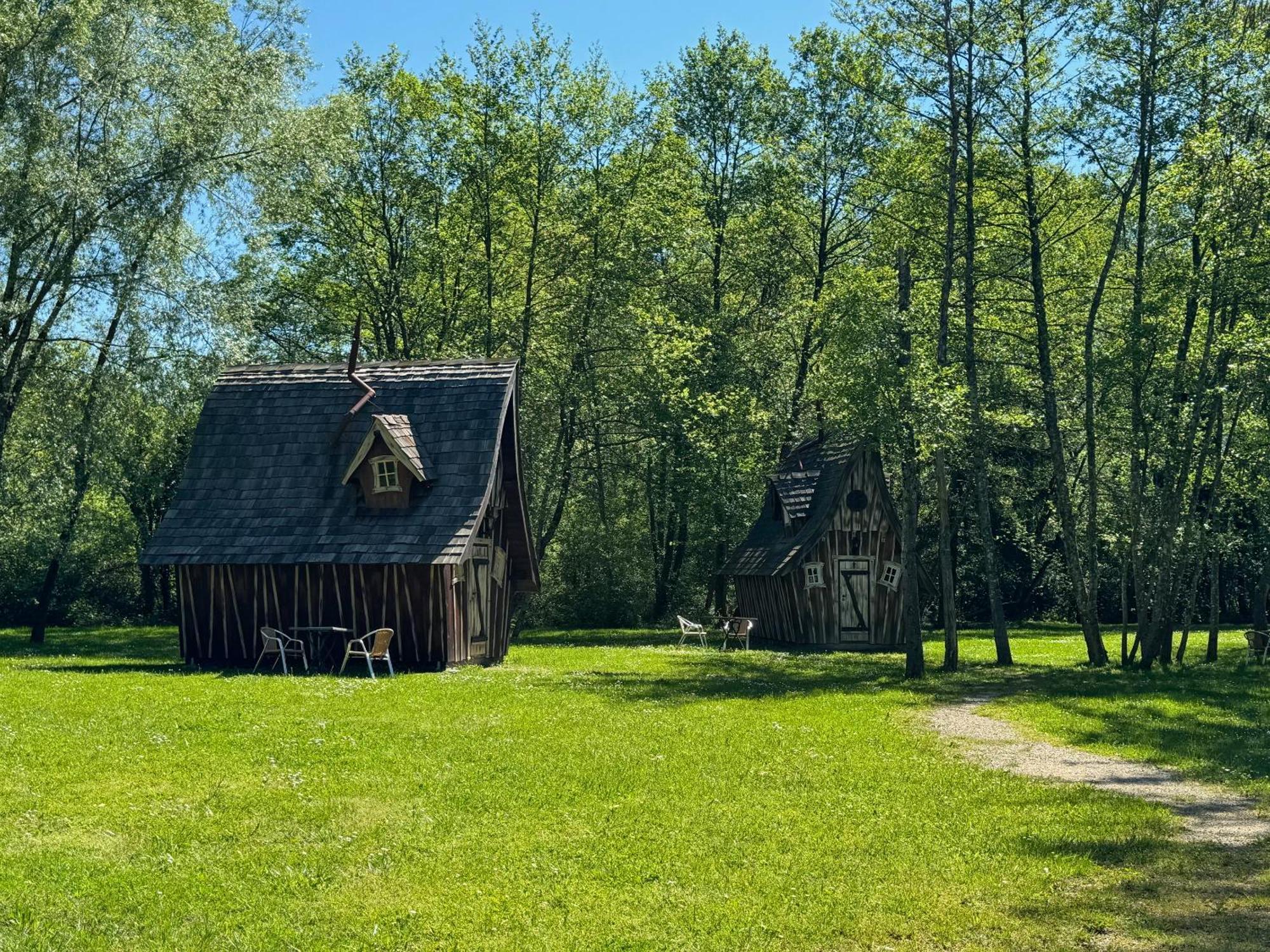 Les Lodges Du Lac Saint-Alban-de-Montbel Exterior foto
