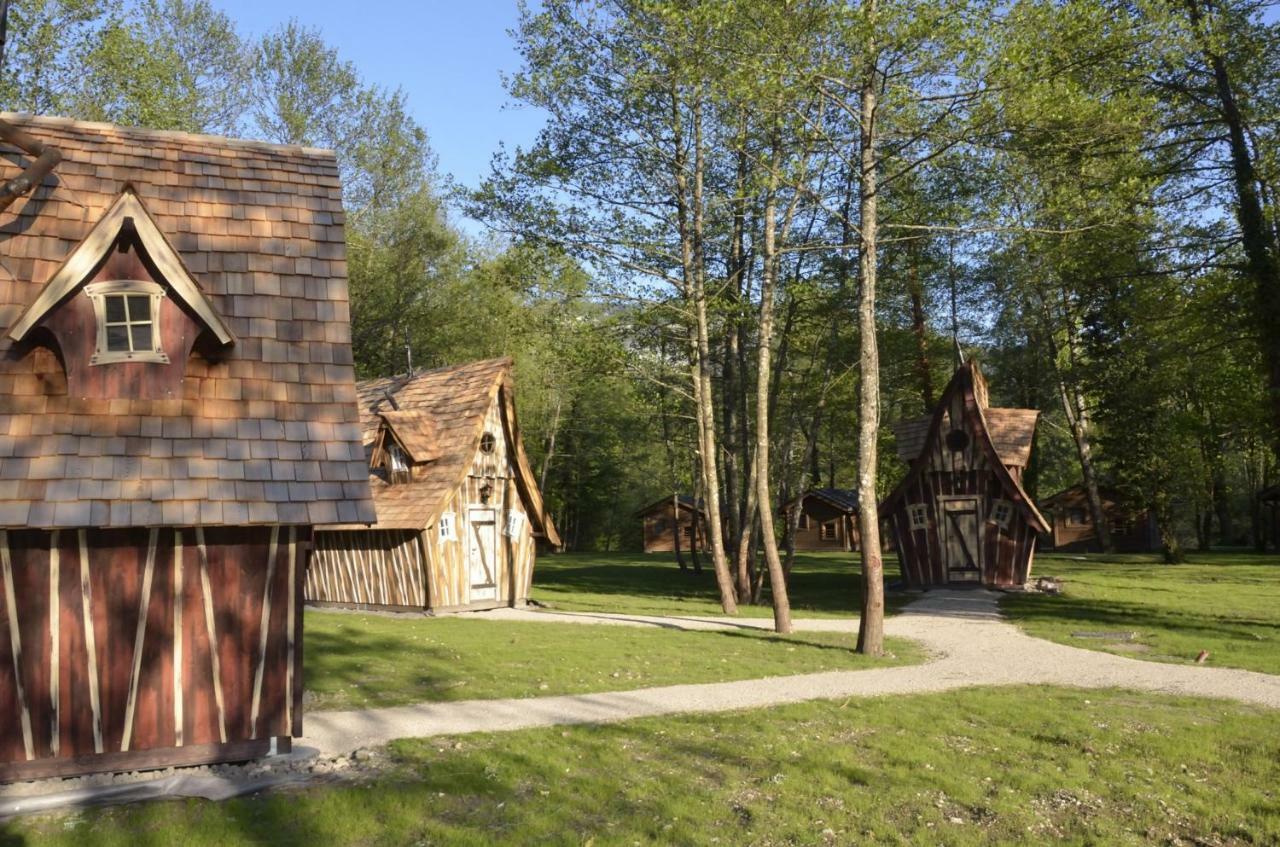 Les Lodges Du Lac Saint-Alban-de-Montbel Exterior foto