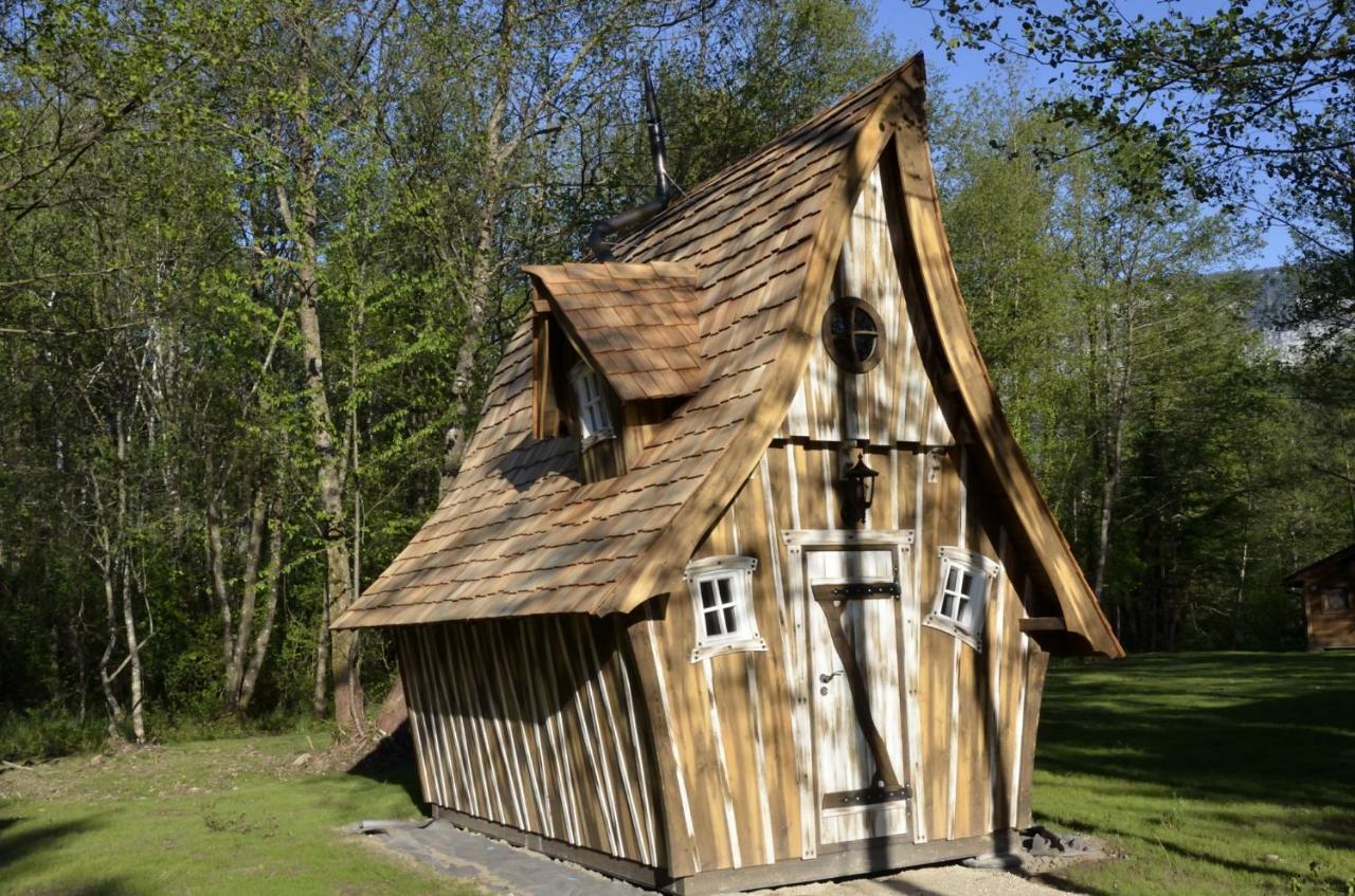 Les Lodges Du Lac Saint-Alban-de-Montbel Exterior foto