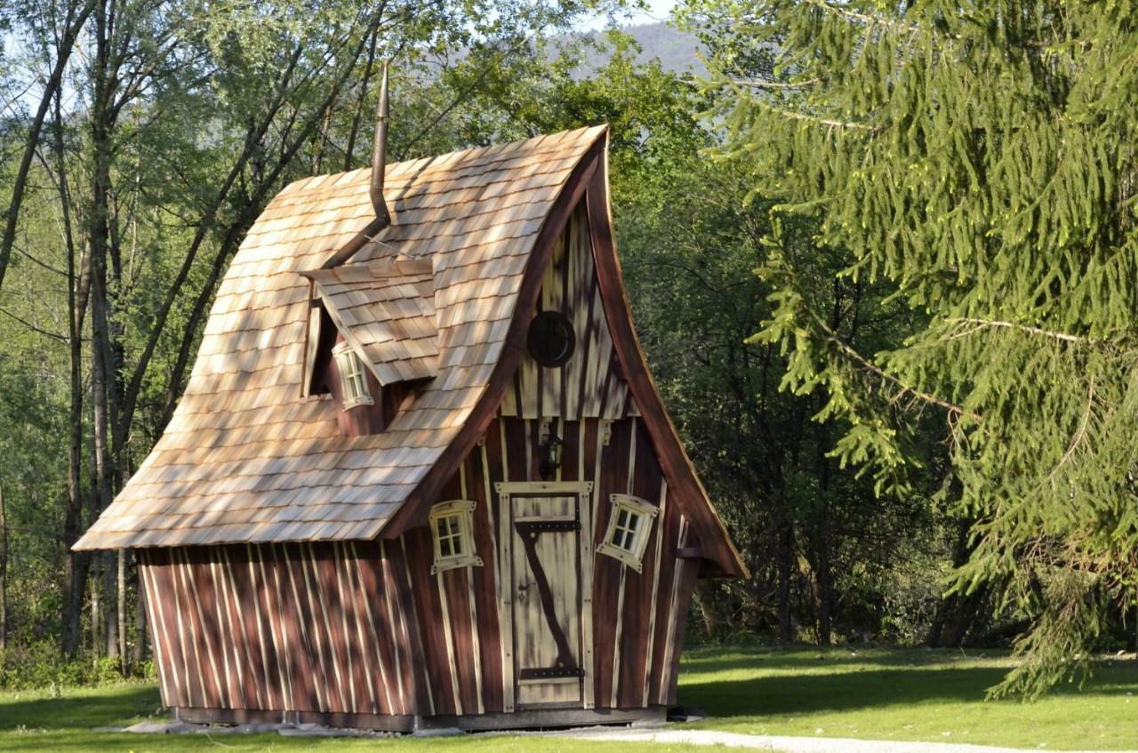 Les Lodges Du Lac Saint-Alban-de-Montbel Exterior foto