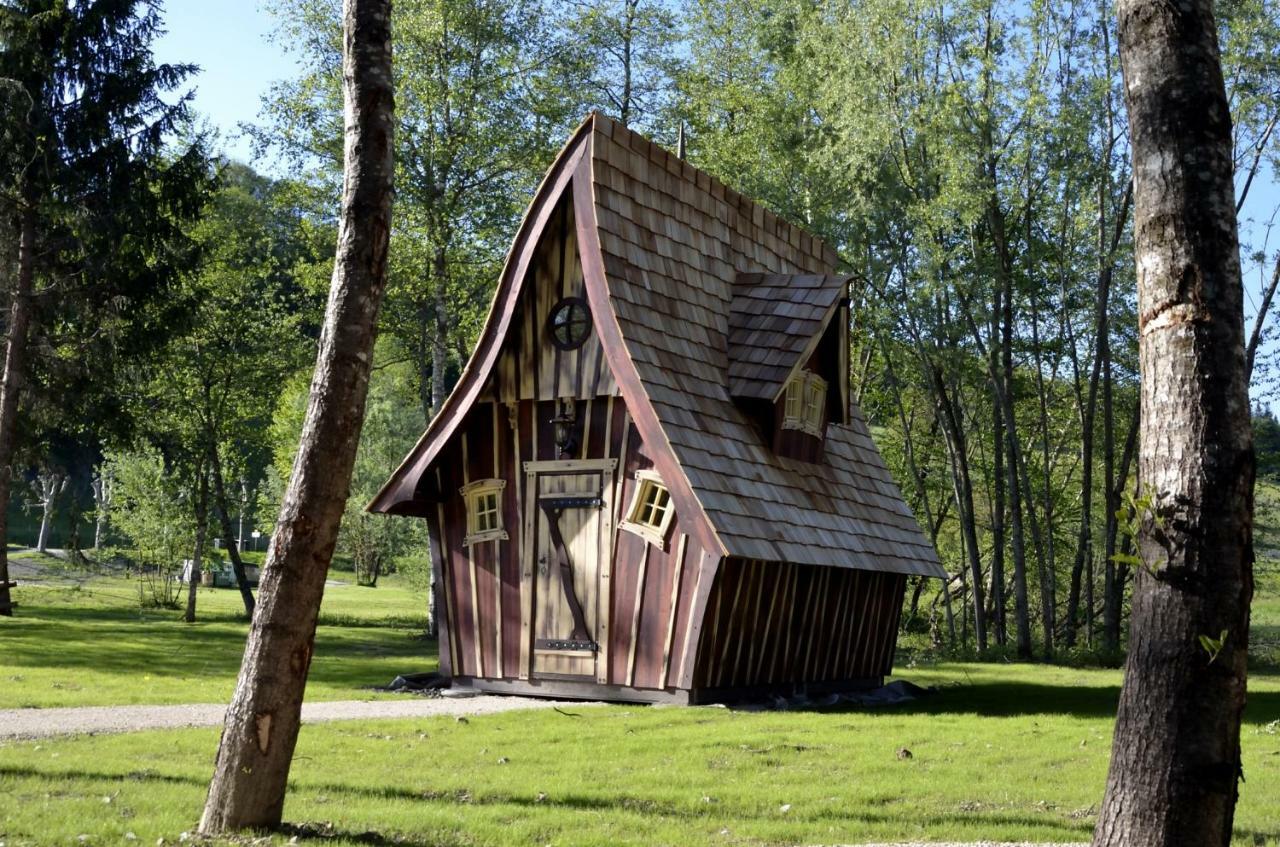 Les Lodges Du Lac Saint-Alban-de-Montbel Exterior foto