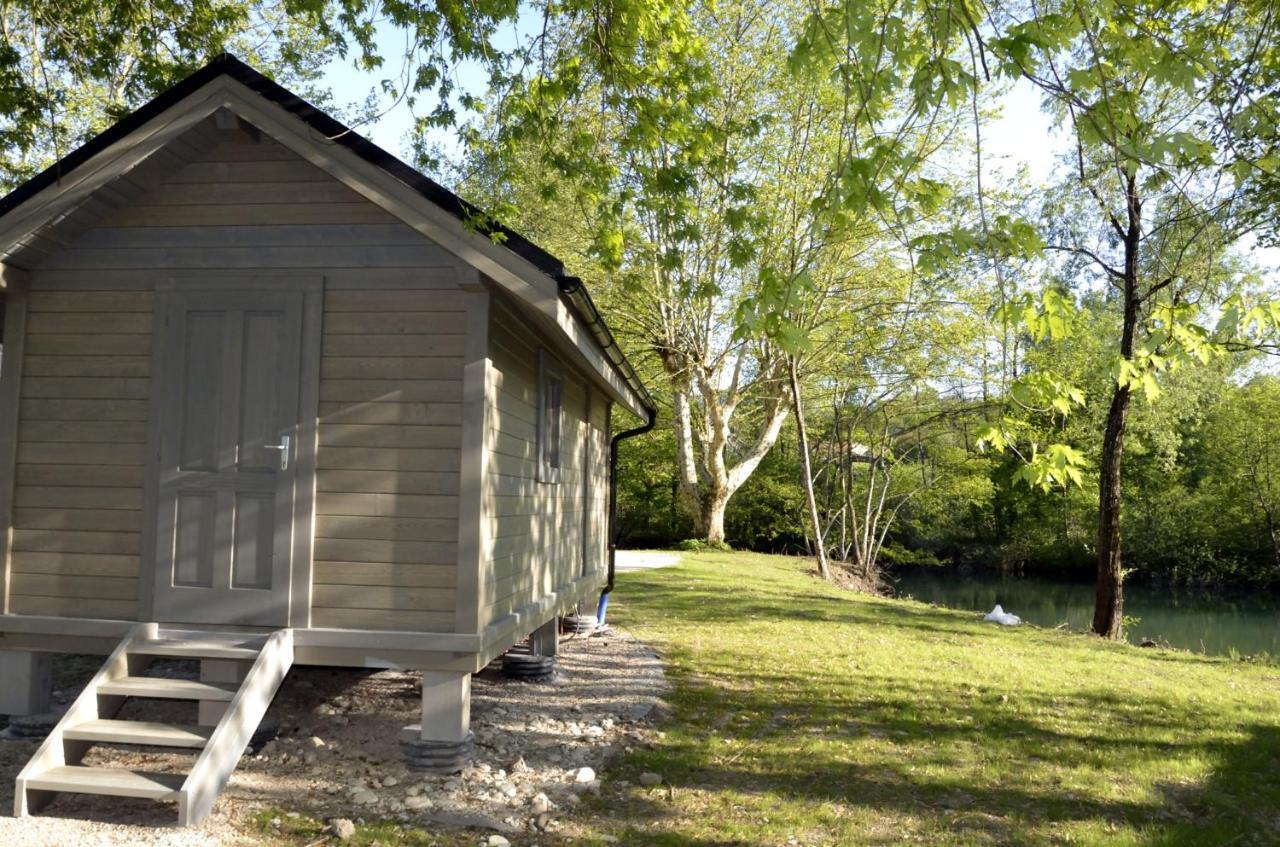 Les Lodges Du Lac Saint-Alban-de-Montbel Exterior foto