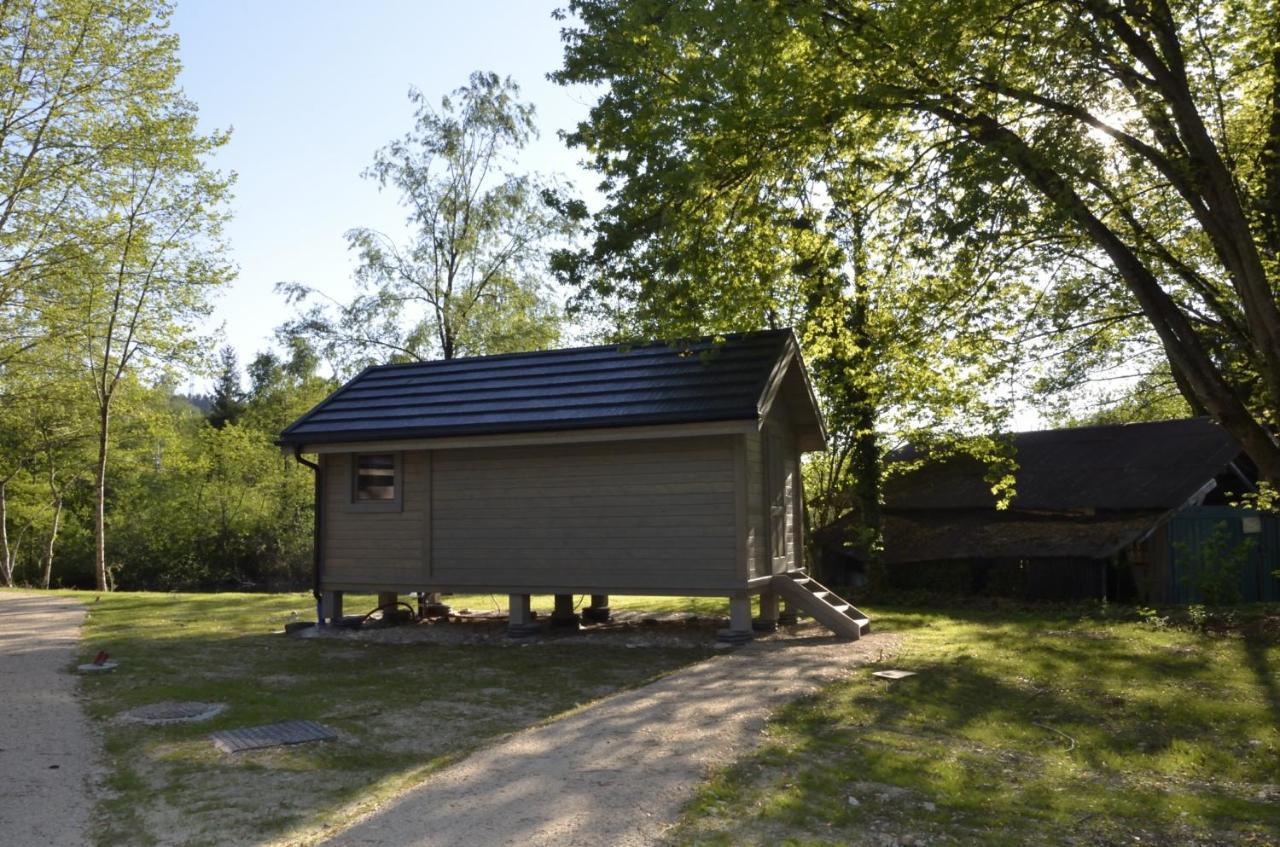 Les Lodges Du Lac Saint-Alban-de-Montbel Exterior foto
