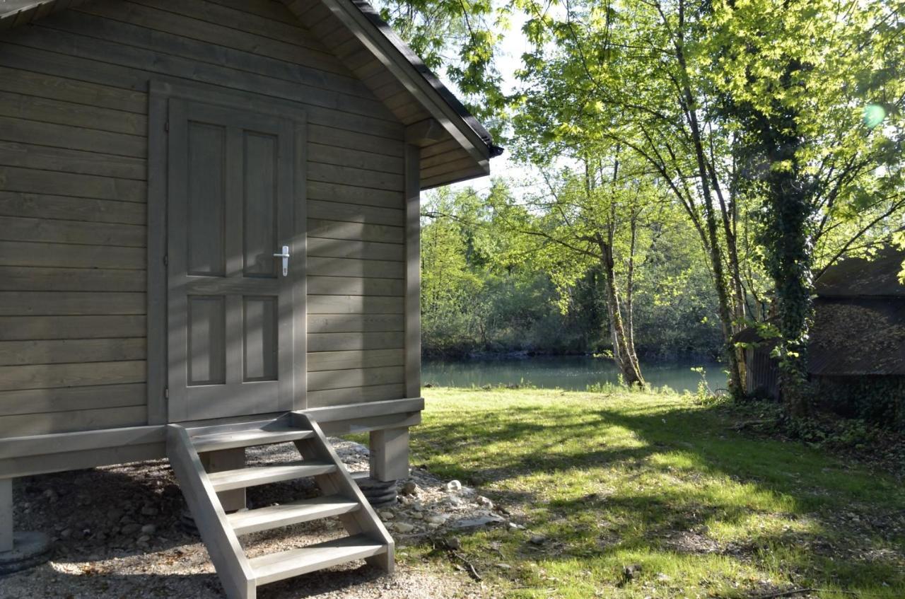 Les Lodges Du Lac Saint-Alban-de-Montbel Exterior foto