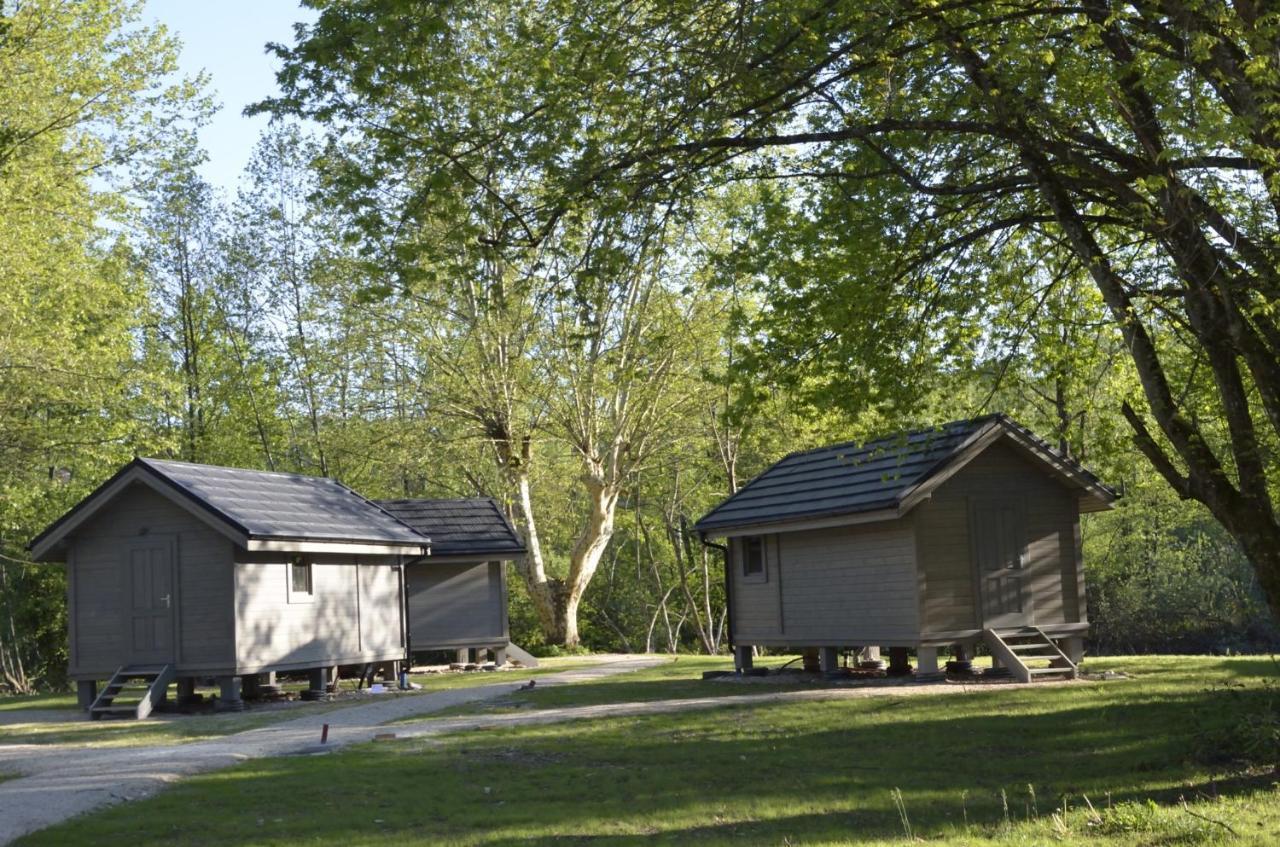 Les Lodges Du Lac Saint-Alban-de-Montbel Exterior foto