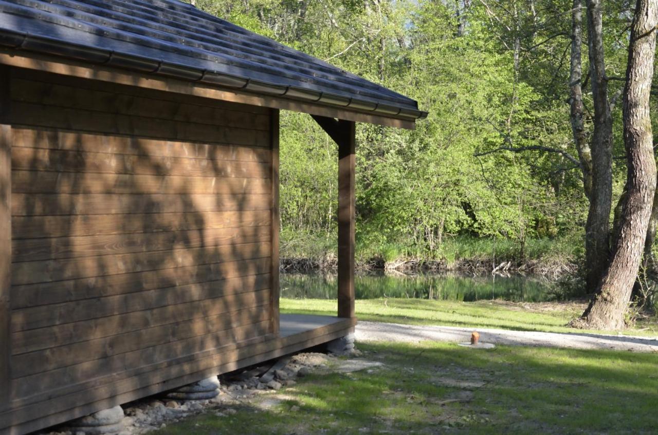 Les Lodges Du Lac Saint-Alban-de-Montbel Exterior foto